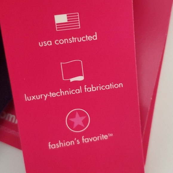 🆕️ Commando Cut Out Stripped Seamless Bralette - Picture 9 of 14